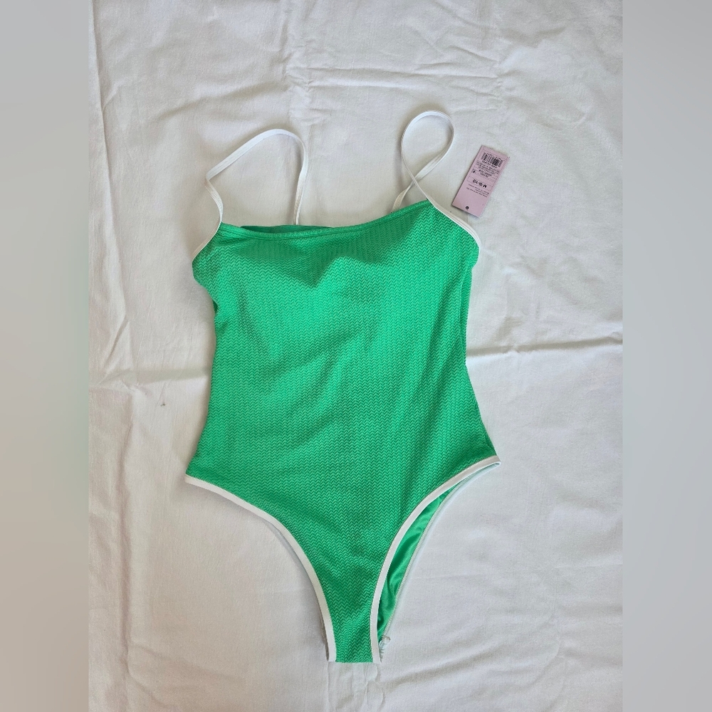 WILD FABLE GREEN ONE PIECE SWIMSUIT, SIZE M, NEW